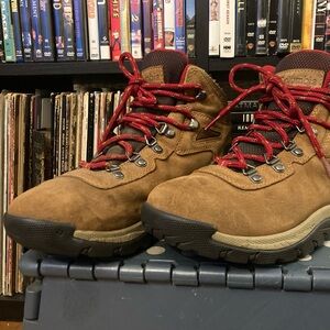 Columbia lace up Boots